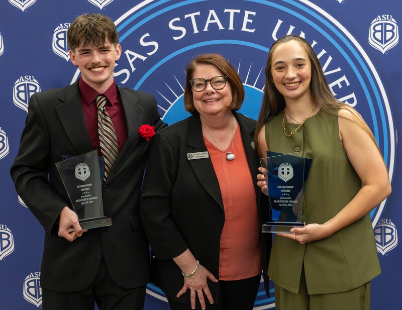 Outstanding Students, Faculty and Staff Honored at Vanguard Awards